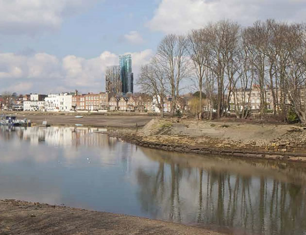 The Chiswick Curve from Strand on the Green