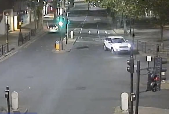 White Range Rover Evoque on Chiswick High Road. Picture: Met Police