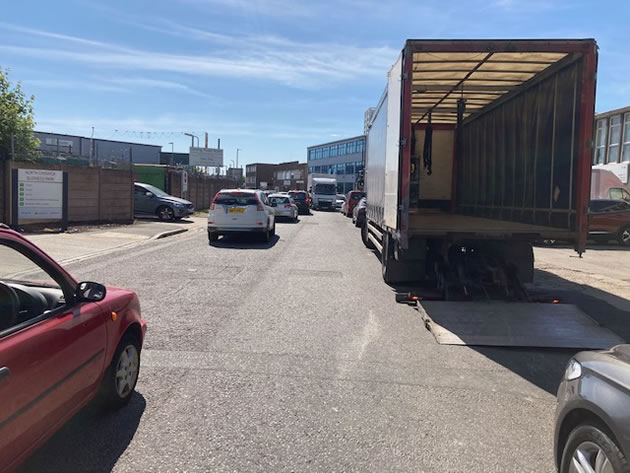 Lorry delivering to Stone and Ceramic Warehouse took a hour to get from Bollo Lane